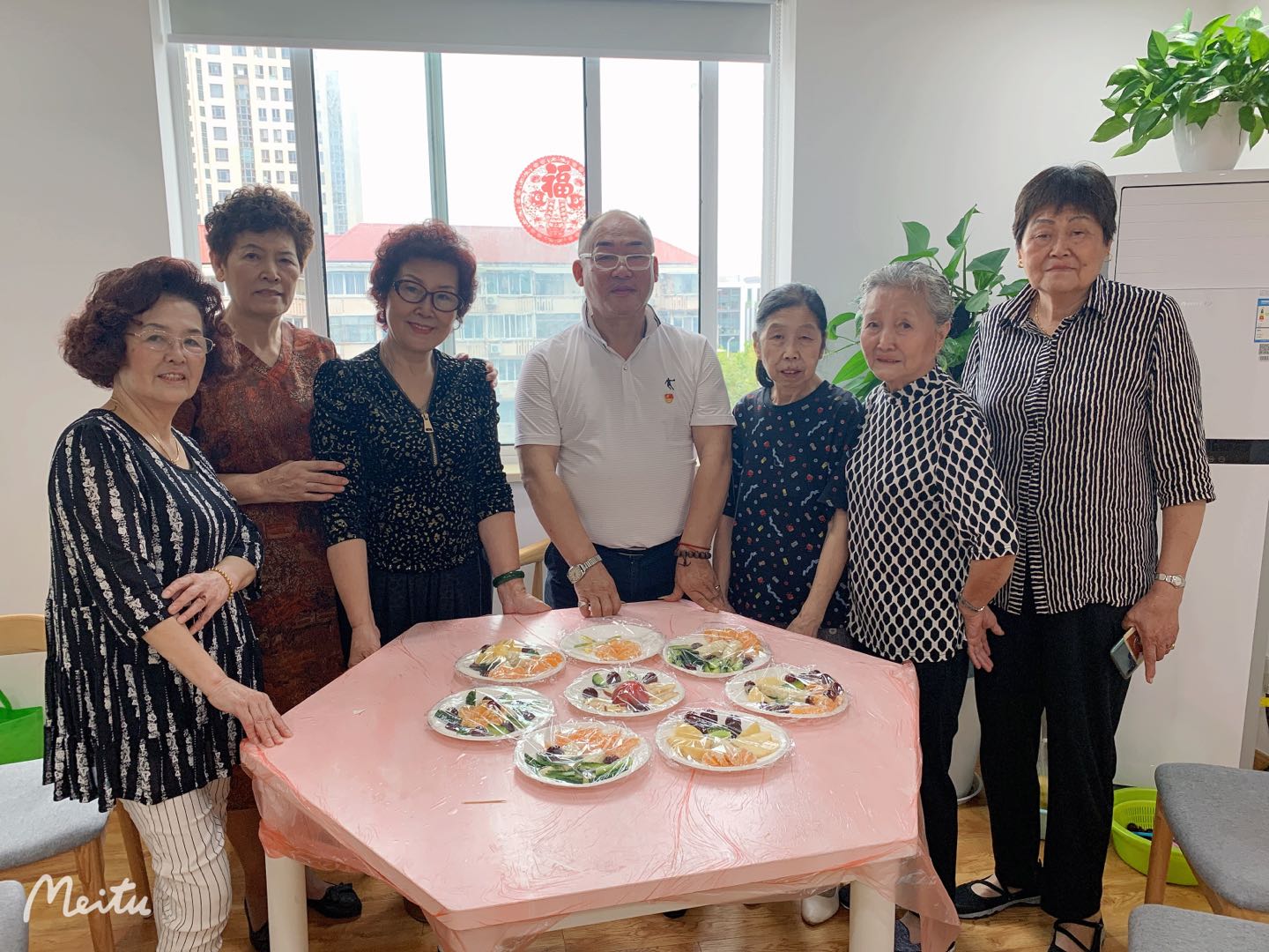 解放日报2021年1月讯：将“家门口”好去处交给老人