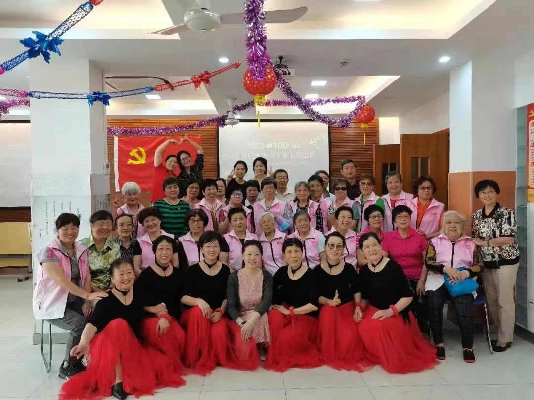 新民晚报2021年8月讯： 以书汇友聚人心，亦学亦乐邻里情